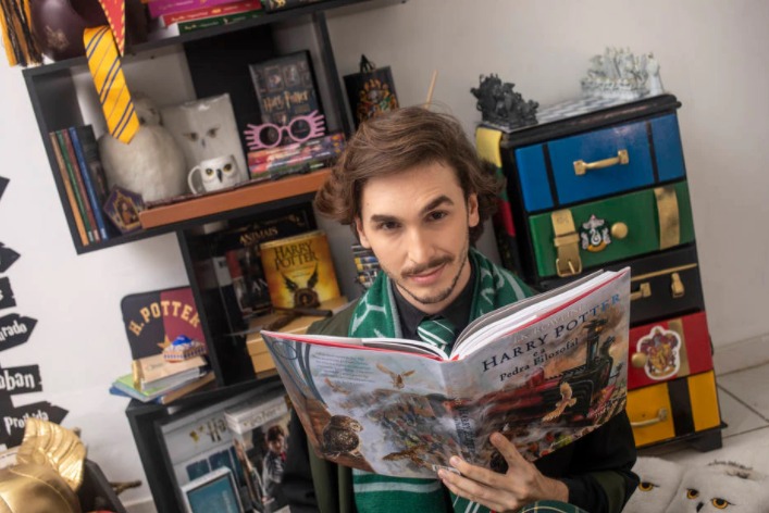 “Sou fã há 16 anos. Quando estreou ‘Harry Potter e o Cálice de Fogo’, eu tinha 9 anos”, conta Matheus Vale, influenciador digital de Goiânia que se diz ‘alucinado’ pelas histórias  (WEIMER CARVALHO/ESTADÃO)