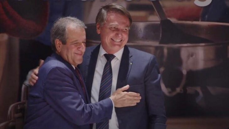 O presidente nacional do PL, Valdemar Costa Neto, e o presidente Jair Bolsonaro durante a cerimônia de filiação. (Reprodução/ Youtube PL)