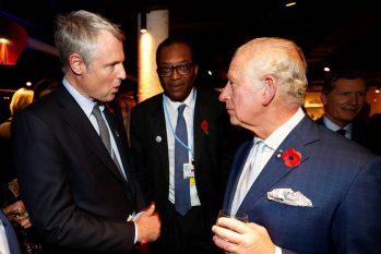 Ministro britânico Zac Goldsmith com o príncipe Charles na COP-26; Reino Unido promete 300 milhões de libras para esforços na Amazônia (Phil Noble/AFP)