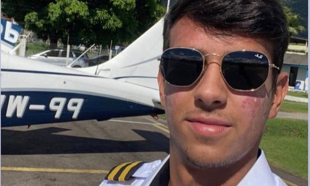 Mãe de copiloto desaparecido em queda de avião pede ajuda para buscas: ‘Meu filho está vivo’
