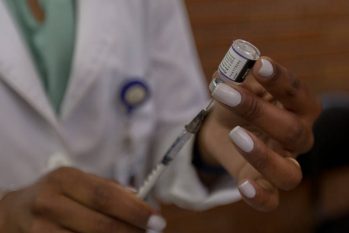 Vacinação de crianças é obrigatória segundo o ECA. (Ronny Santos/ Folhapress)