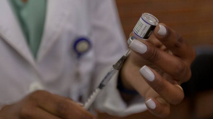 Vacinação de crianças é obrigatória segundo o ECA. (Ronny Santos/ Folhapress)