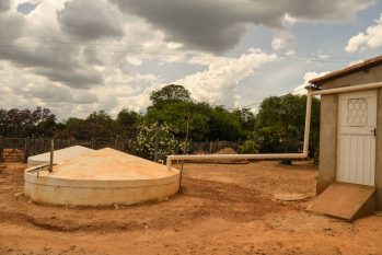 Cisterna em alvenaria do Programa Cisternas do governo federal em propriedade rural no município de Afrânio (PE) (Karime Xavier/Folhapress)