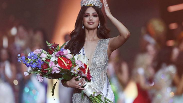 Miss Índia venceu concurso e recebeu coroa e buquê de flores. (Divulgação)