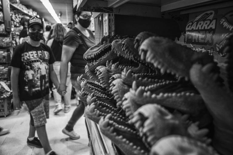 Famílias seguram orçamento e dão prioridade para presentear as crianças no Natal