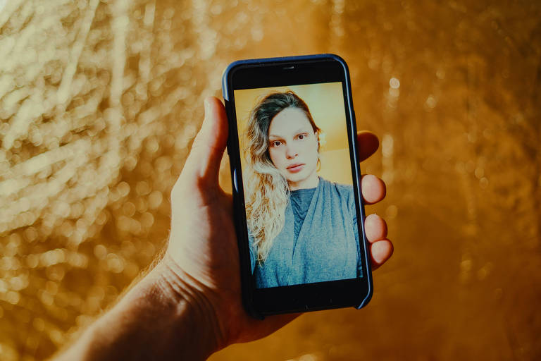 Empreendedora trans criou antiquário-café e emprega LGBTQIA+ em SP