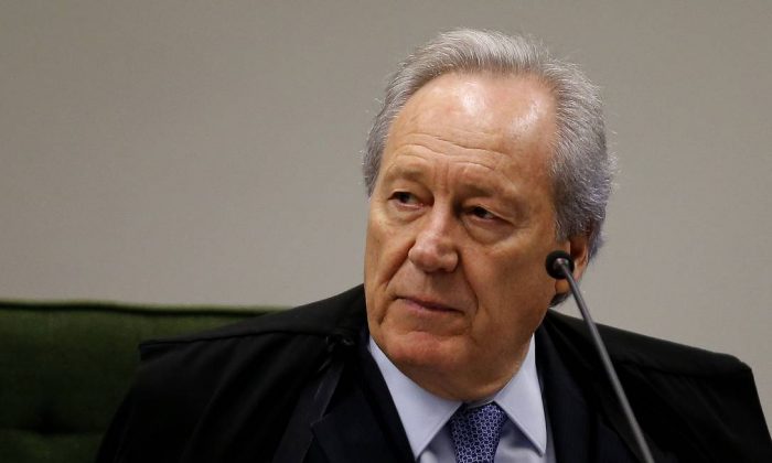 Ministro do STF dá 48h para governo Bolsonaro se manifestar sobre plano para vacinar crianças