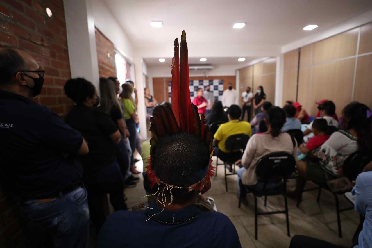 Indígenas de Manaus recebem ação social na Fundação Estadual do Índio