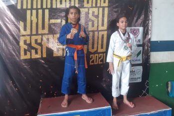 Ana Izabele, de 10 anos, e Ana Isabel, de 8 anos, conquistaram medalha de ouro, nas categorias Juvenil e Mirim, na Copa Manacapuru de Jiu-Jítsu. (Divulgação)