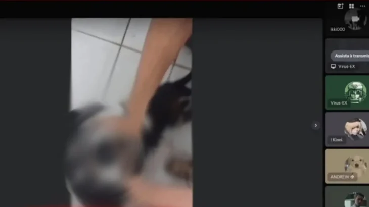 Um vídeo registra o momento em que o bolsonarista mata o cachorro para ameaçar agentes da Anvisa (Reprodução/Polícia Civil RS)
