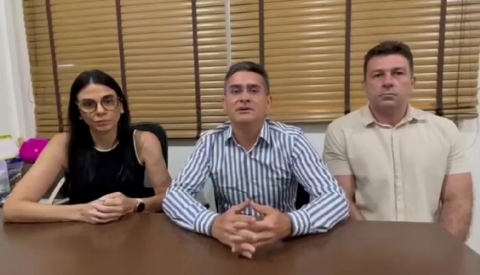 A secretária municipal de Saúde, Shádia Fraxe (à esq.), o prefeito David Almeida (no centro) e o gerente da Visa Manaus, Ricardo Calixto (Reprodução/ Instagram)