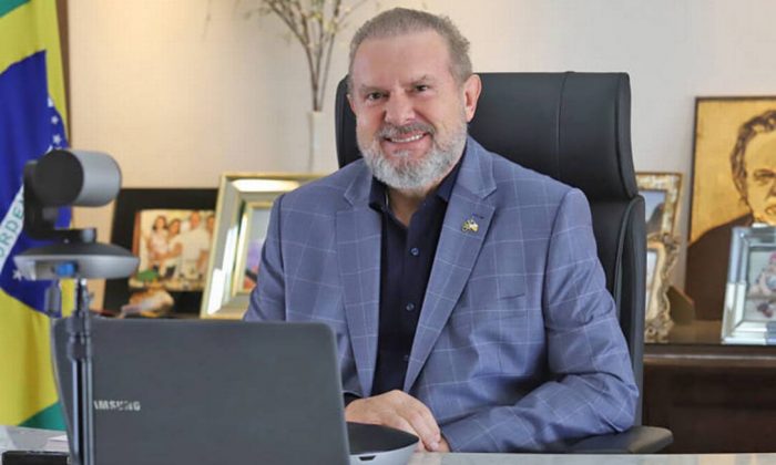 Justiça declara governador afastado do Tocantins inelegível por oito anos