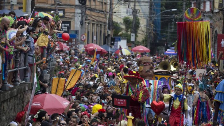Blocos de rua e desfiles do Carnaval 2022 começam a ser cancelados em algumas capitais do País devido à Covid-19 (Márcia Foletto / Agência O Globo)