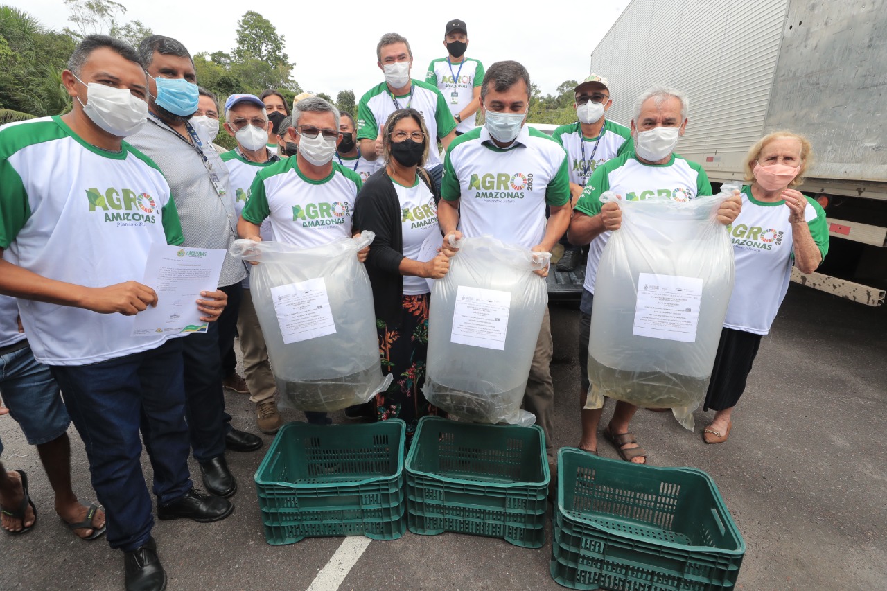 Governador do AM entrega itens para incentivar agricultura familiar e setor primário