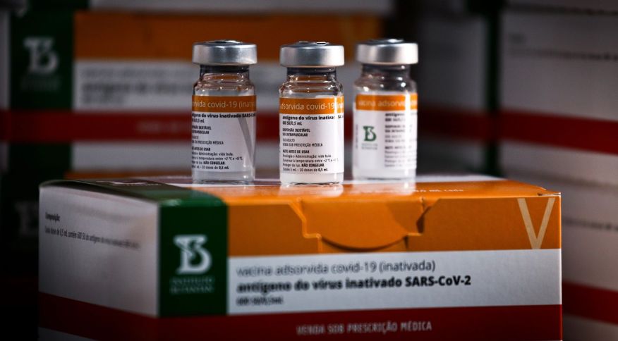 Área técnica da Anvisa recomenda uso de Coronavac na faixa de 6 a 17 anos