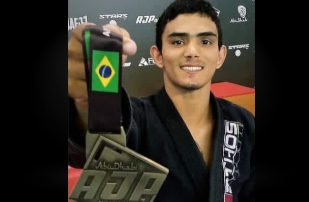 Assassinado com 12 tiros, lutador de jiu-jítsu de 24 anos deixa esposa grávida em Manaus