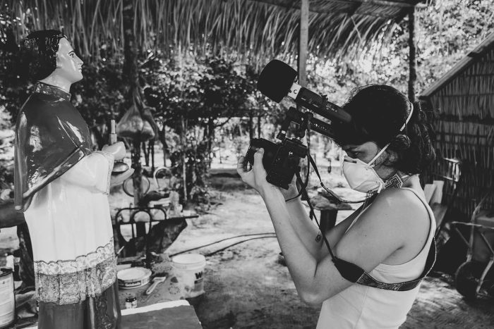 Diretora indígena mostra cultura e espiritualidade dos povos da floresta em filme lançado no Teatro Amazonas