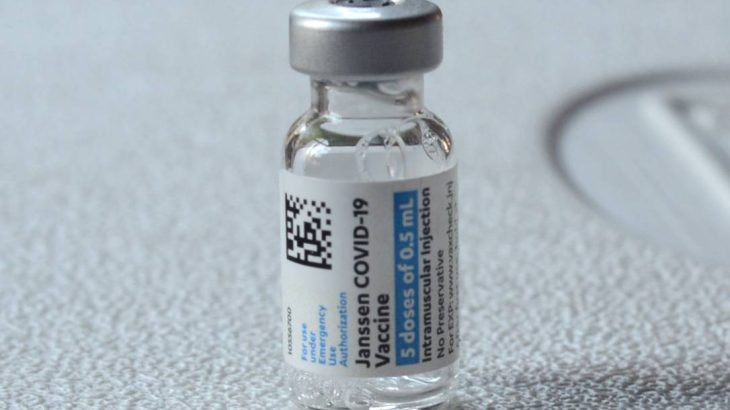 Eficácia do imunizante contra a cepa permanece no mesmo nível por até dois meses, mostra pesquisa (Foto: FramePhoto / Agência O Globo)