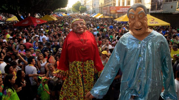 Bonecos gigantes na banda da Bica, uma das mais tradicionais de Manaus (Ricardo Oliveira/Revista Cenarium)