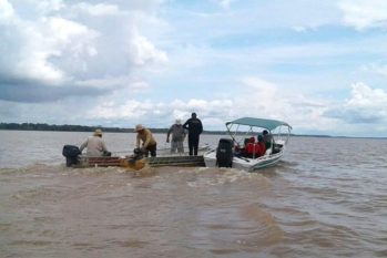 Equipe do Corpo de Bombeiros realiza buscas por corpos em outro naufrágio no Amazonas. (Divulgação)