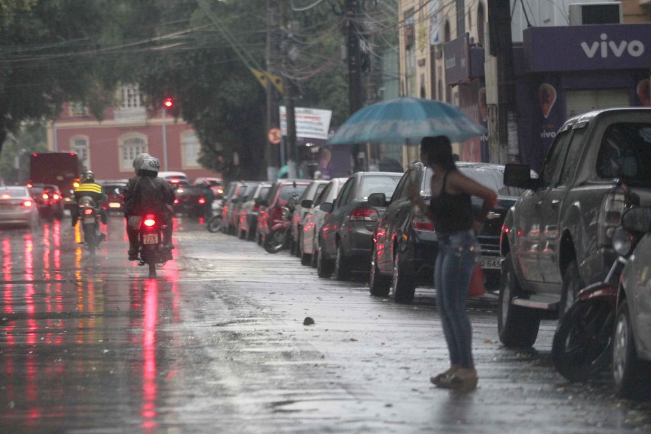 Fortes chuvas deixam Manaus em estágio de mobilização