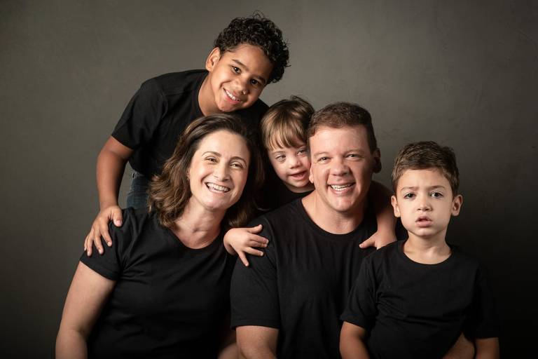 Em BH, pai encontra bilhete de criança negra perguntando se família gostaria mais dela se fosse branca