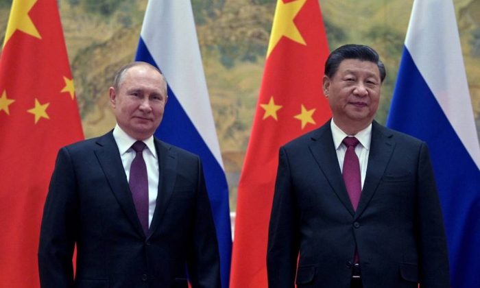 Os presidentes da Rússia, Vladimir Putin, e da China, Xi Jinping, em encontro em Pequim nesta sexta-feira(SPUTNIK / via REUTERS)