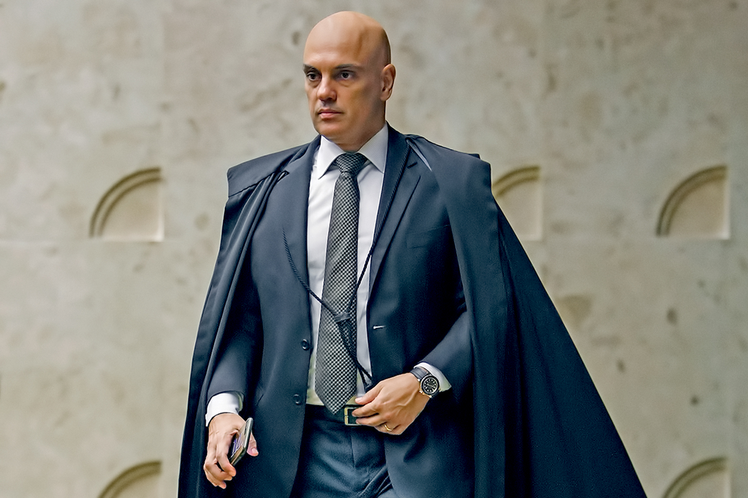 Telegram tem que bloquear perfis ou sair do ar por 48h, decide Moraes