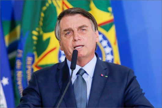 Jair Bolsonaro defende revisão de política de preços para conter alta dos combustíveis