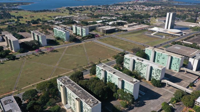 Eleições: saída de ministros para o pleito vai provocar maior esvaziamento do governo em 25 anos