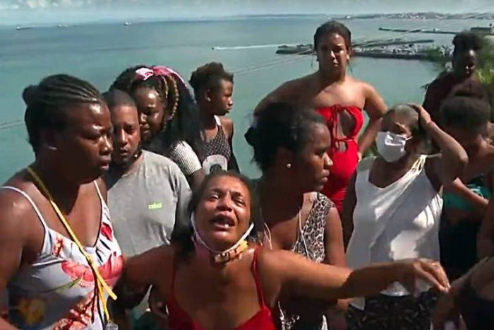 Morte de três jovens negros em ação policial é investigada em Salvador, na Bahia