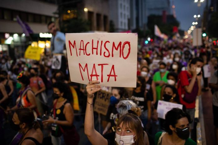 Manifestação na avenida Paulista, em São Paulo, no Dia Internacional das Mulheres. (Bruno Santos - 8.mar.22/Folhapress)