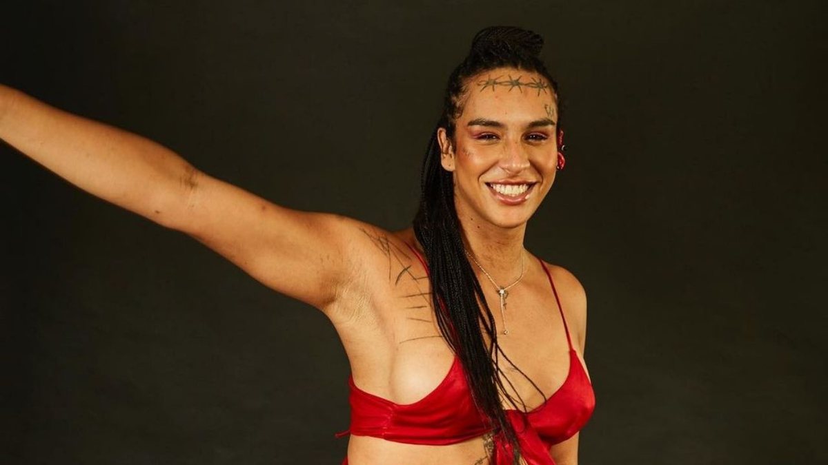 Lina já foi Lara, tatuou cicatrizes após câncer nos testículos e enfrentou pobreza. Veja curiosidades sobre a vida dela