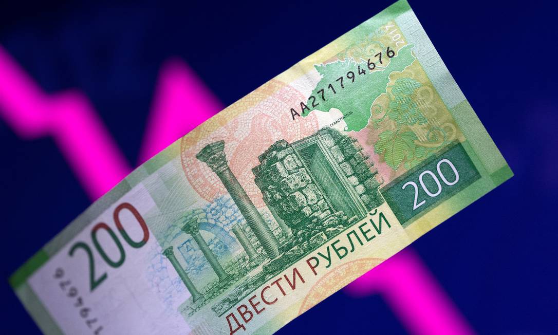 Rússia vira oficialmente pária financeira: nota de crédito é reduzida em seis níveis, para ‘lixo’