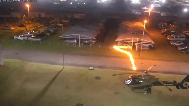 Registro da tentativa de incendiar o helicóptero do Ibama em Roraima. (Divulgação/ PF)