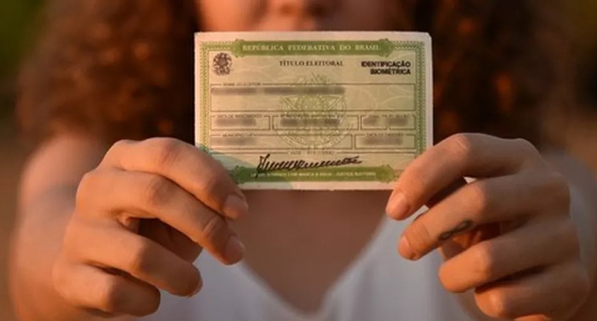 Primeiro título: interesse de jovens de 16 e 17 anos em votar cai 46% em relação a 2020 no Amazonas