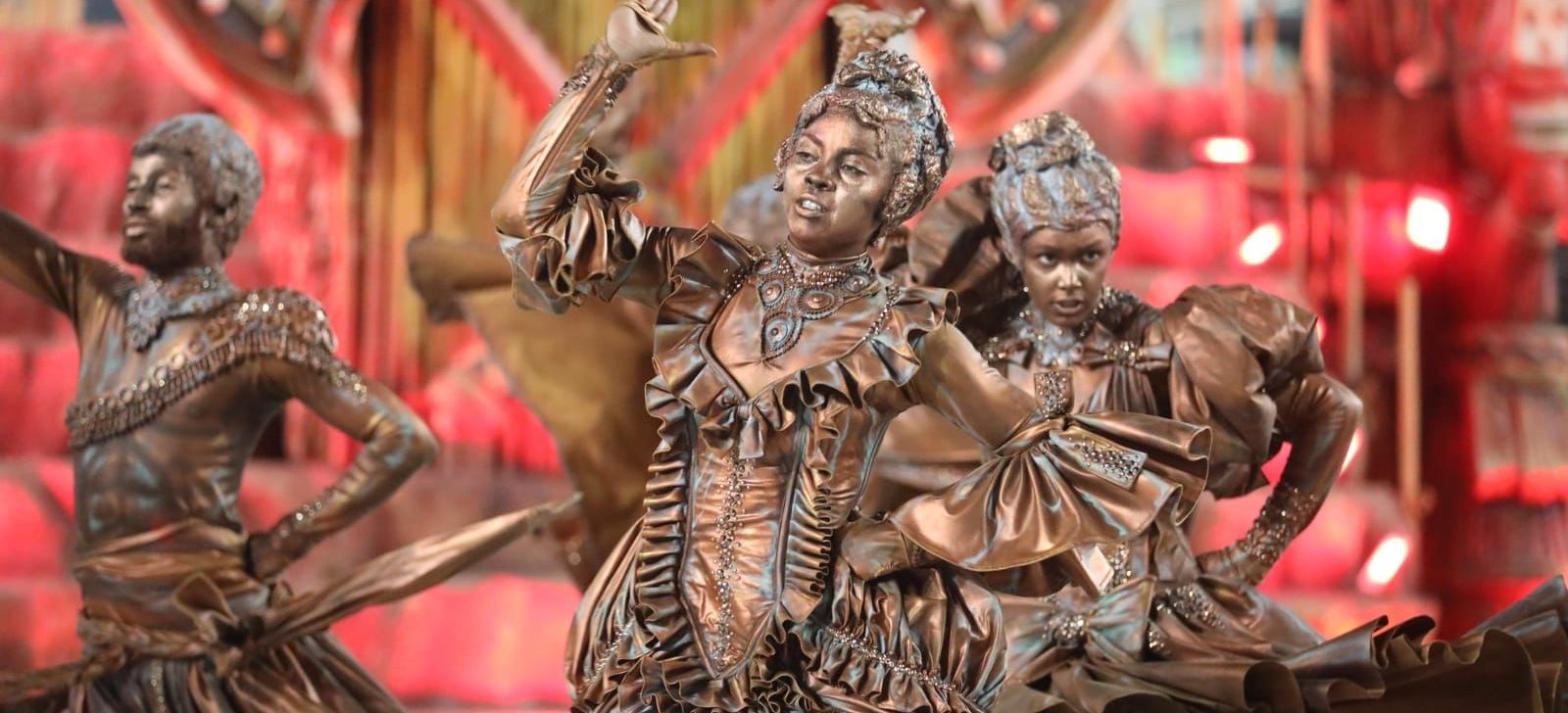 ‘Exaltation to the black people’: amazonian dancer performs in Salgueiro’s Front Commission