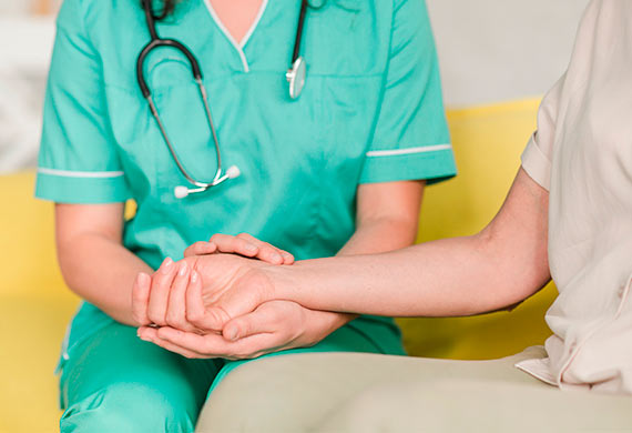 Segeam faz blitz em unidades hospitalares para orientar sobre prevenção a acidentes de trabalho