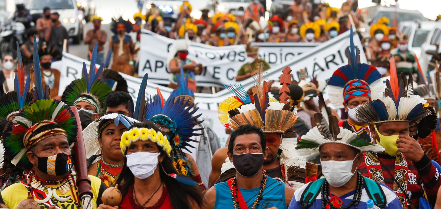 Symposium on threats that indigenous peoples suffer in Amazon ends with demonstration in Manaus