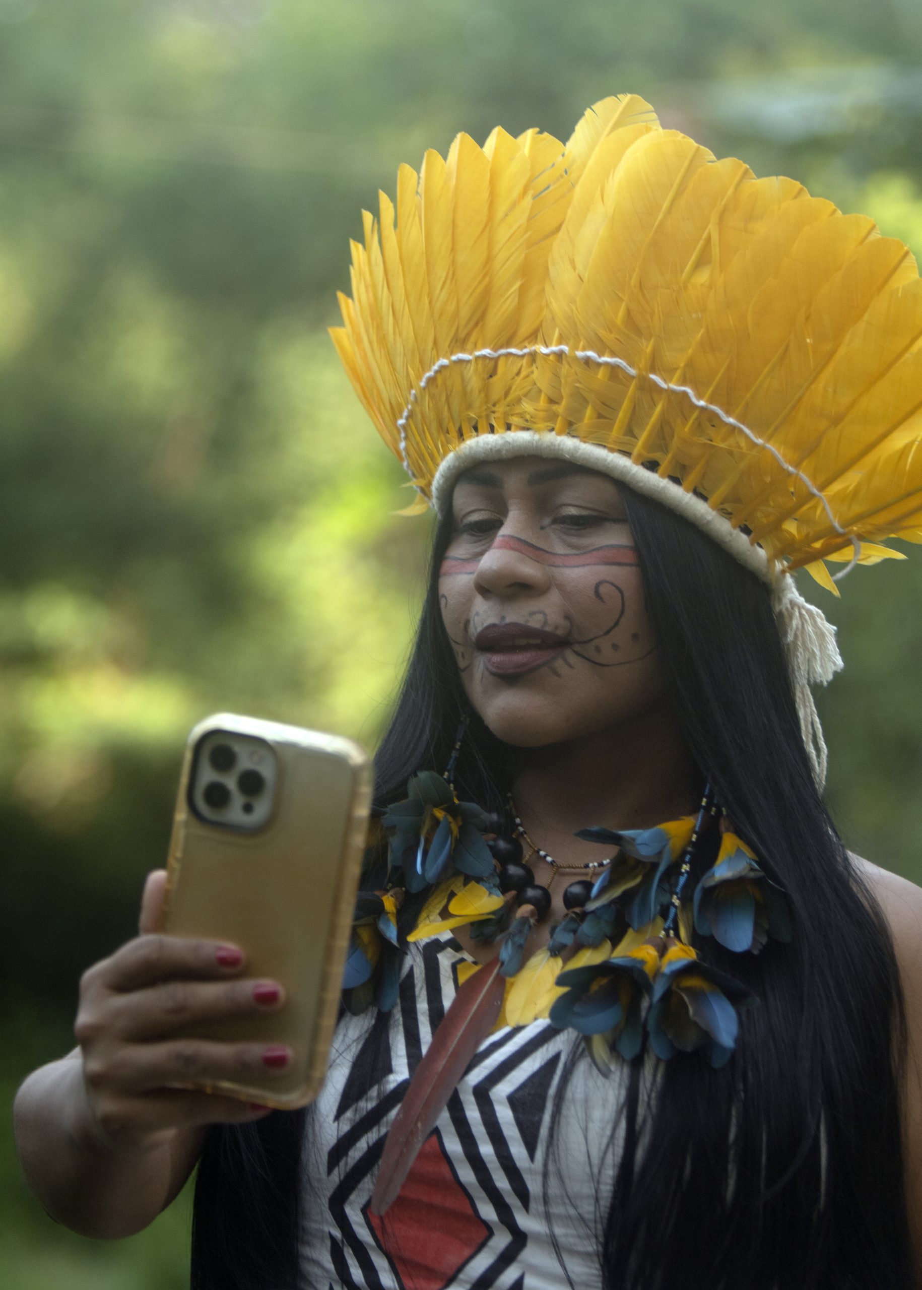 Editorial: Ser indígena, por Márcia Guimarães