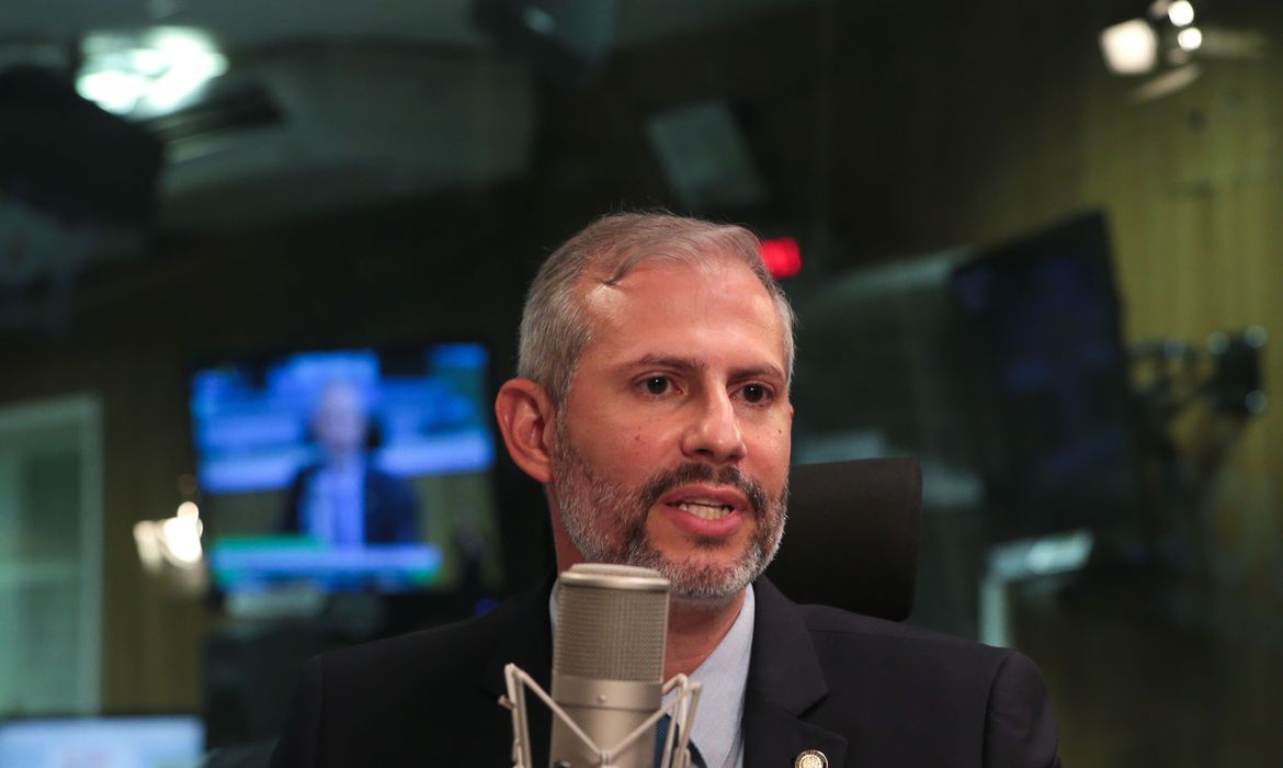 Após polêmica, MEC tem novo chefe; Victor Godoy é o quinto a assumir o ministério