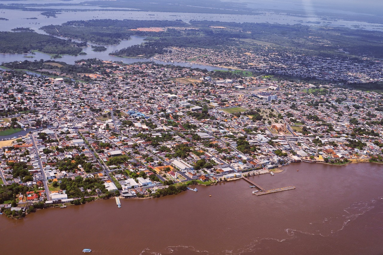 DPE-AM apura dano coletivo após aumento das passagens aéreas para o Festival de Parintins