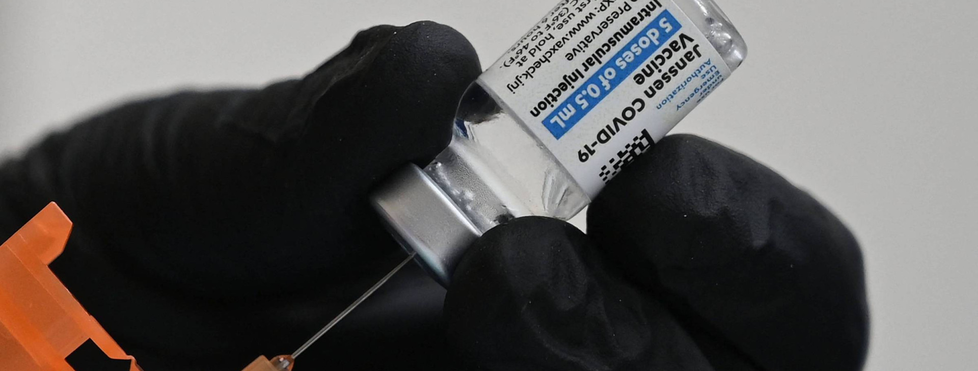 Agência reguladora dos EUA limita indicação da vacina da Janssen contra a Covid-19