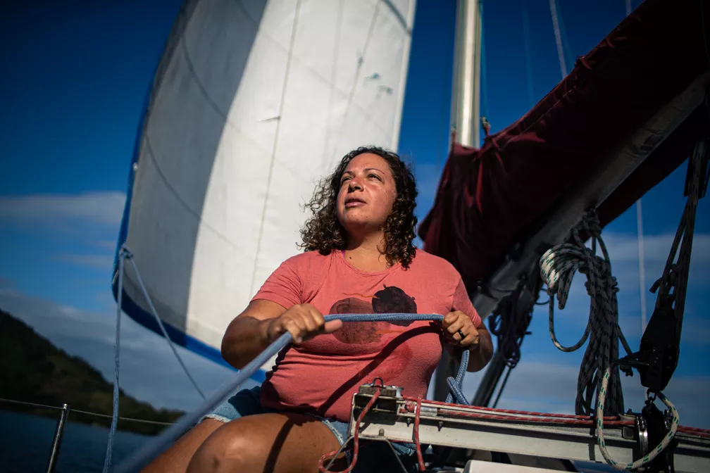 Representatividade a bordo: mulheres velejadoras trocam terra firme por vida em alto-mar