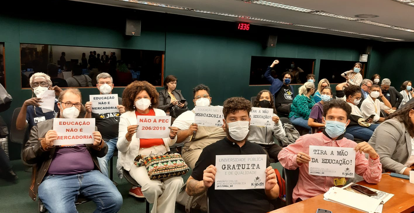 ‘Educação não é mercadoria’, declara movimento estudantil contra PEC que propõe cobrar mensalidades em universidades públicas