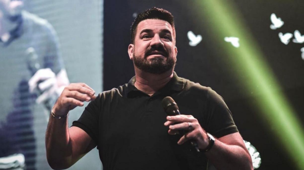 Após atacar umbandistas, pastor Felippe Valadão terá que prestar depoimento em delegacia do RJ