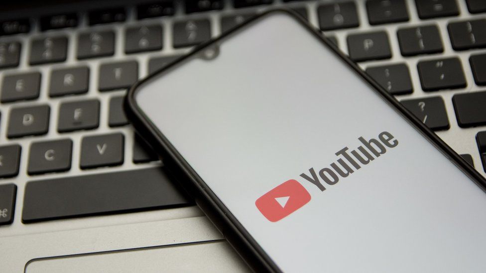 YouTube elimina vídeos com mentiras sobre fraude nas eleições