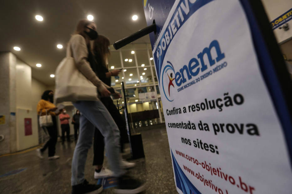 Enem tem 3,3 milhões de inscritos; número é o segundo menor desde 2009