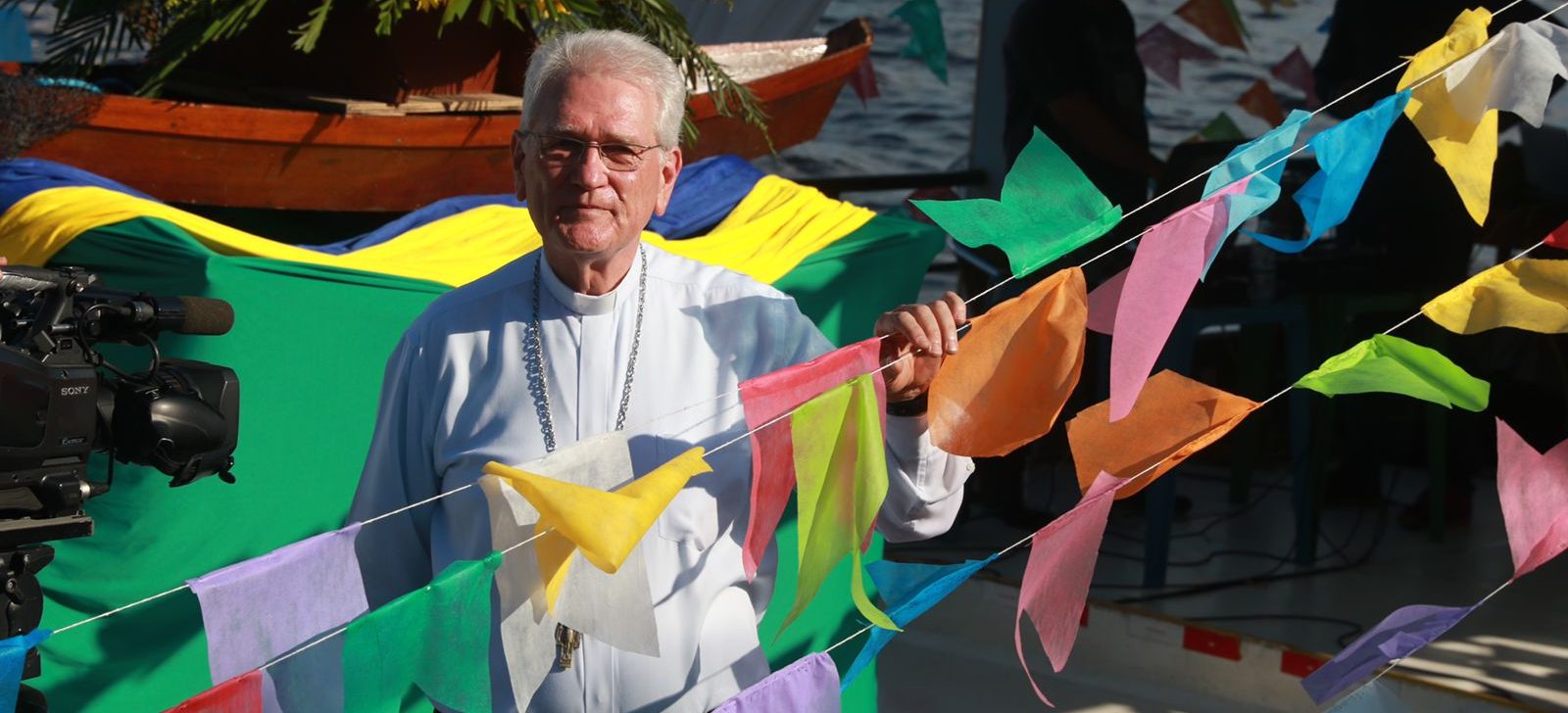 Em Manaus, devotos acompanham procissão de São Pedro