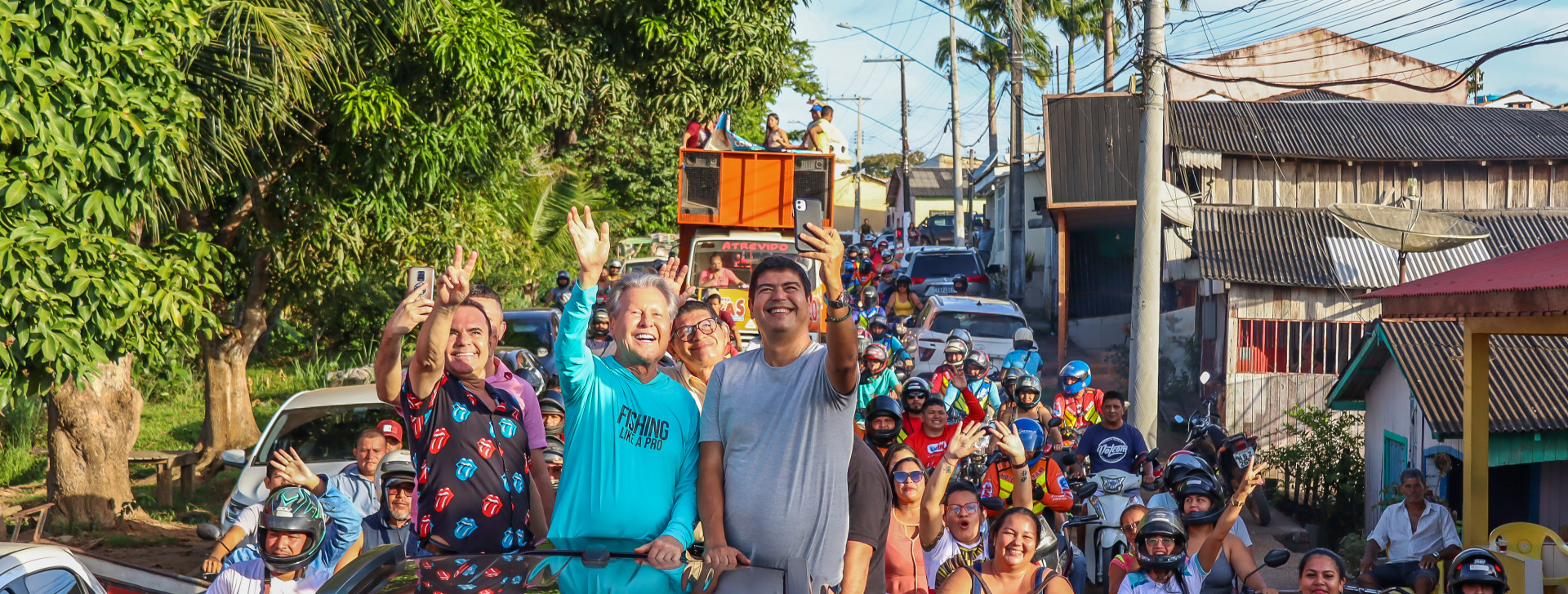 Arthur foi recebido com festa popular e o carinho de centenas de pessoas do município (Karla Vieira/Assessoria AVN)